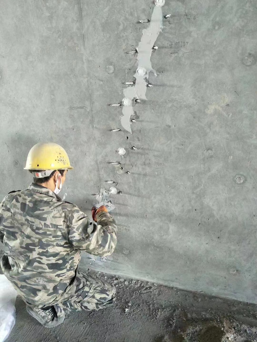 安远混凝土楼板裂缝加固施工的方案